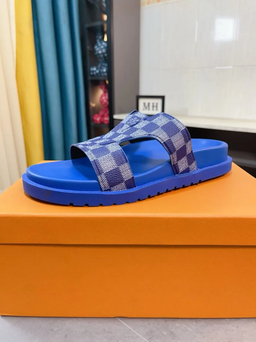 Men's shoes💰300🌹🌹【LV】Multi-color new men's slippers, original top-quality version, original special cowhide with pebbled embossing➕sheepskin on the inner and side, non-slip combination sole, more stable walking, more comfortable and lightweight, high-end and generous, size: 38~44